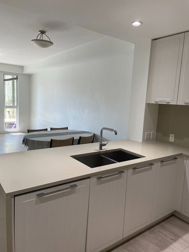 Photo - 6633 Cambie St.