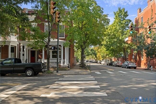 Building Photo - 1527 Grove Ave Unit 3