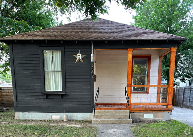 Building Photo - 2502 Willow St Rental