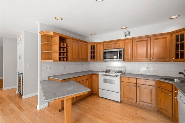 Building Photo - 171 Swanton St Rental