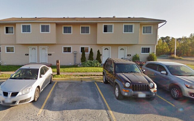 Photo - Lasalle Park Manor