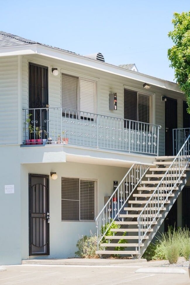 Photo - Pacific Beach 2 Bedroom Only a Few Blocks From The Water Unit 1124