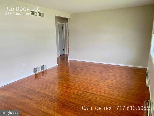 Photo - 833 Gunnison Rd