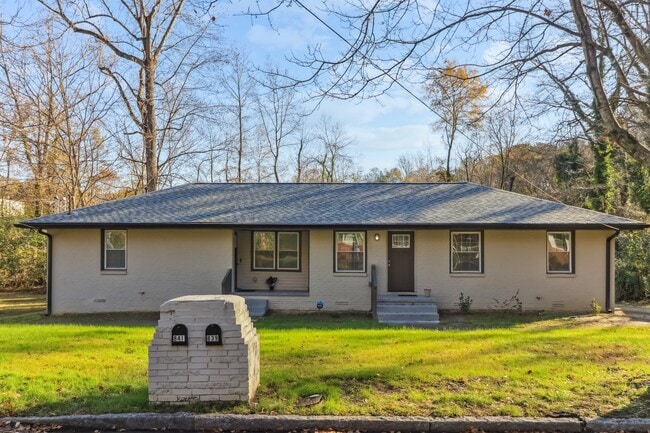 Photo - 839 Commodore Dr NW