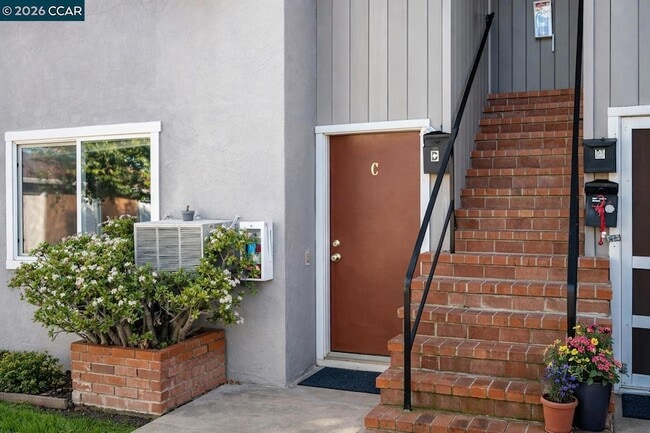 Photo - 2756 Argyll Ave