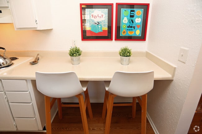 2BR-2BA 1200SF