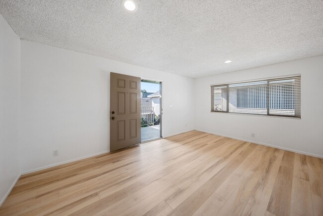 Building Photo - 3913 W 178th St Unit D