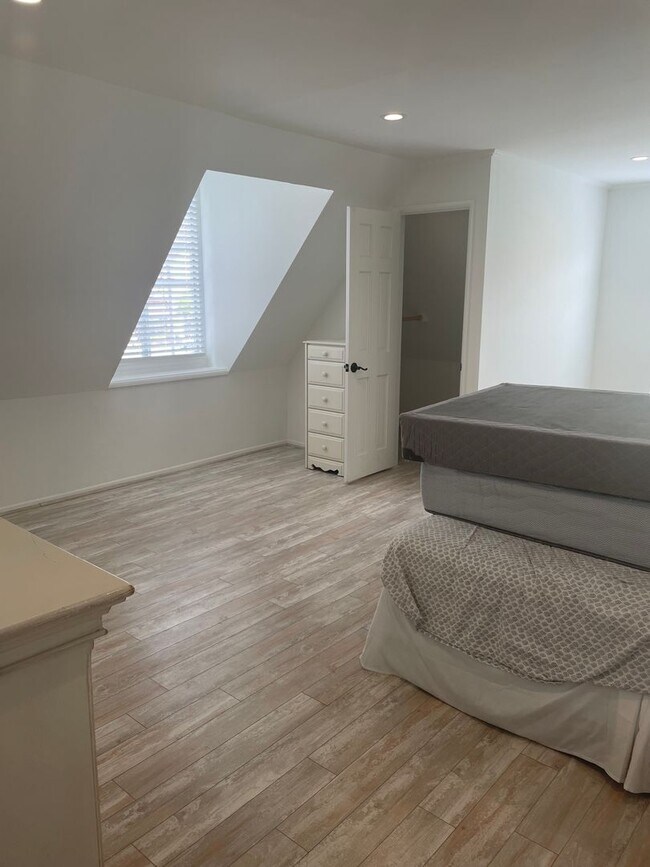 Photo - Perfect Location! Utilities Included