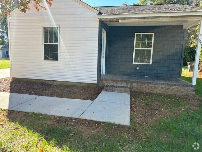 Building Photo - 305 Leonford St Rental