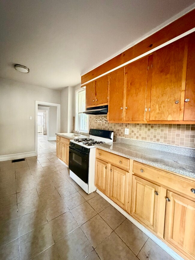 Photo - 27 N Edgewood St