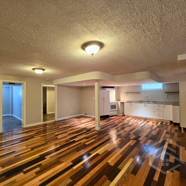 Photo - 2 Bedroom Basement Apartment!! Unité 2