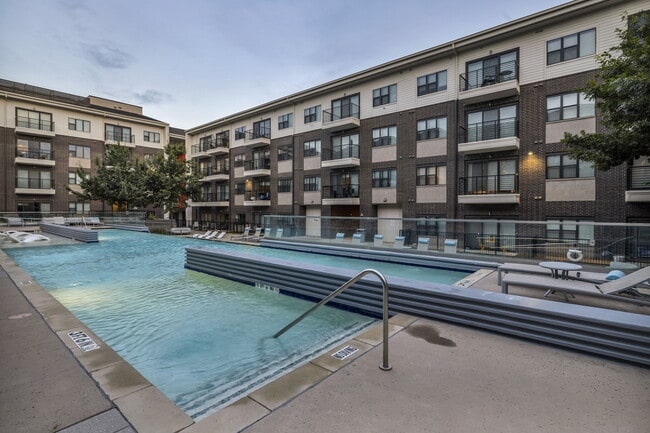 Apartamentos Axis 3700 en Plano, Texas - Markethaus 3700