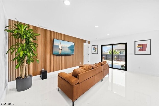 Building Photo - 2112 NE 1st Ave