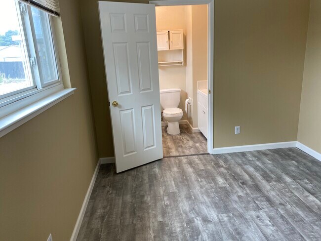 Photo - 593 Maxwell Ln