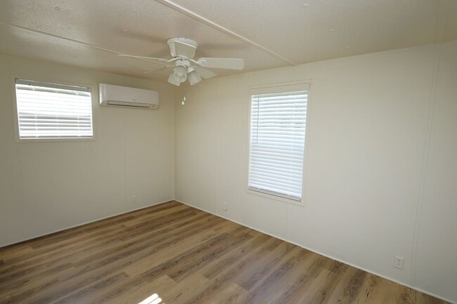 Photo - 345 Miller St