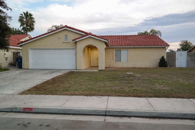 Building Photo - Cute! 4 bedroom, 2 bath Home in Bakersfield