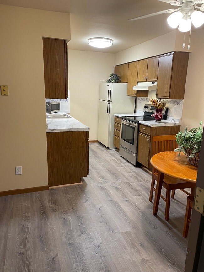 Large Kitchen - S70W14965 Cornell Cir Unit 8