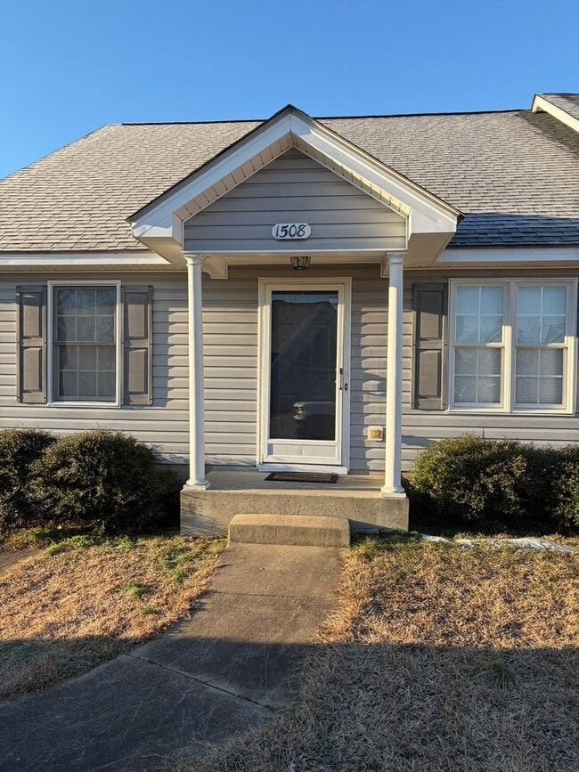 Building Photo - 3 Bedroom Duplex in Rocky Mount