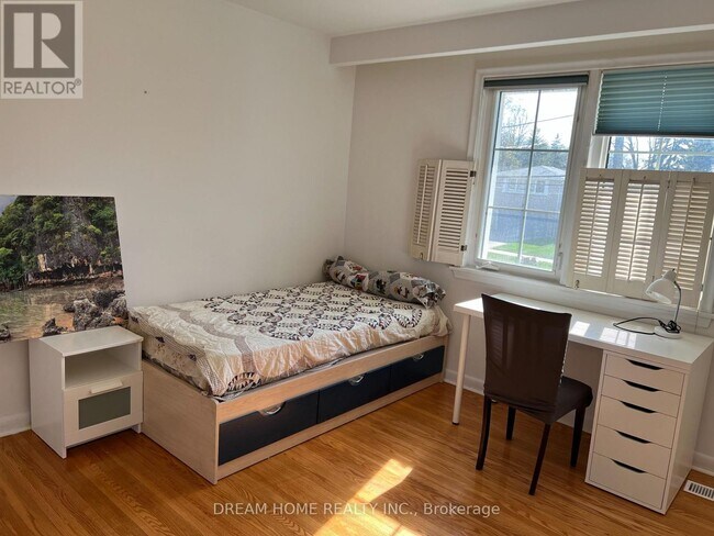 Photo - 25 Tollerton Ave