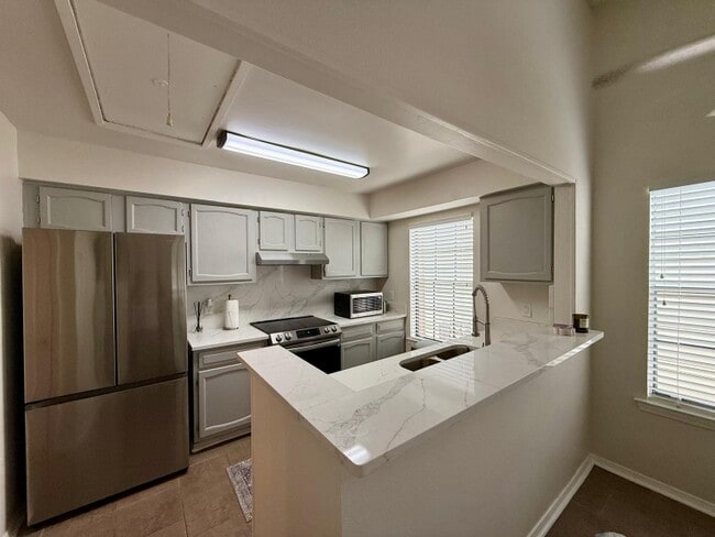 Photo - 2932 Manhattan Blvd