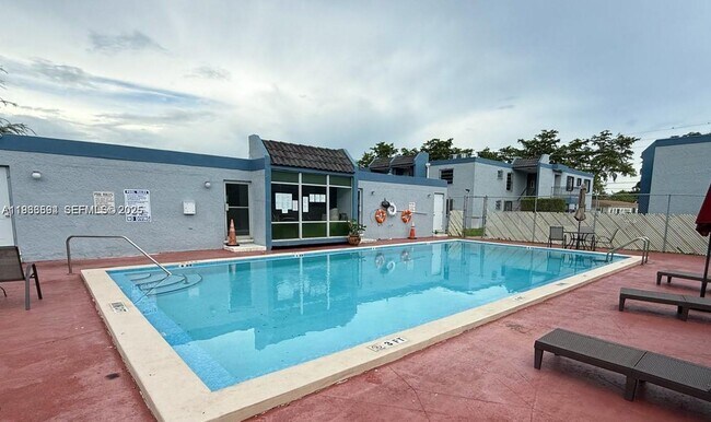 Photo - 160 SW 30th Ave Unit 109A