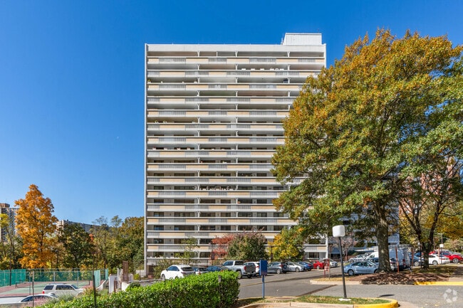 6101 Edsall Rd - Alexandria Knolls West