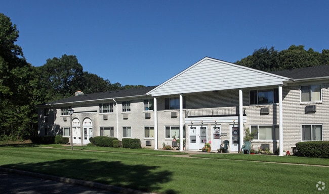 Brookwood on the Lake Apartments for Seniors