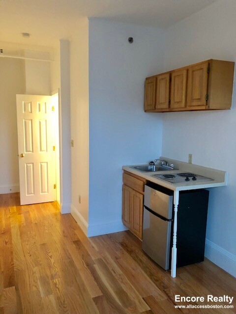 Photo - 1061 Beacon St Unidad 11 Rental