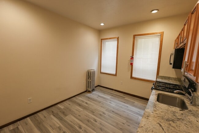 Photo - 100 Seaver St Unidad 2