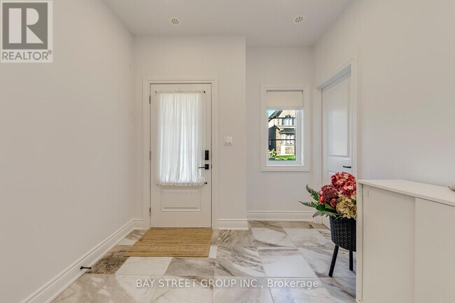 Photo - 2119 Lillykin St