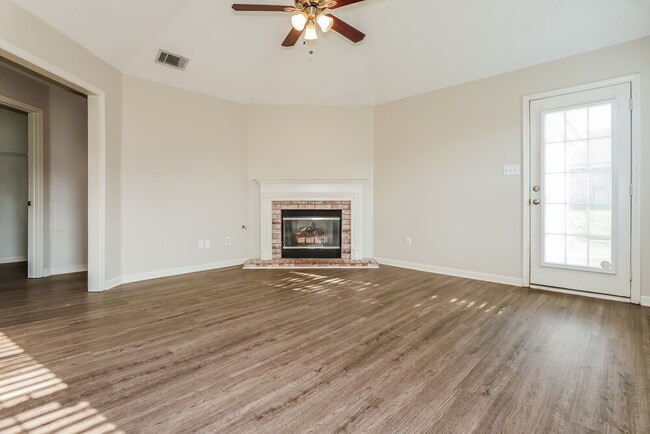 Photo - 10104 Cross Hill Dr