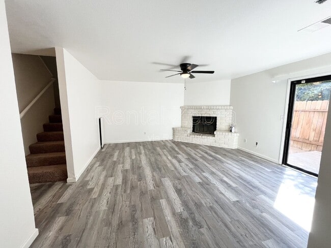 Photo - 244 W 19th St Unidad B