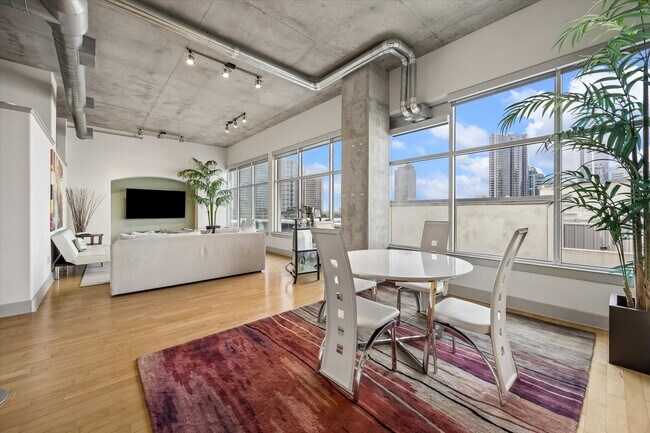 1901 Post Oak Blvd Unit 803
