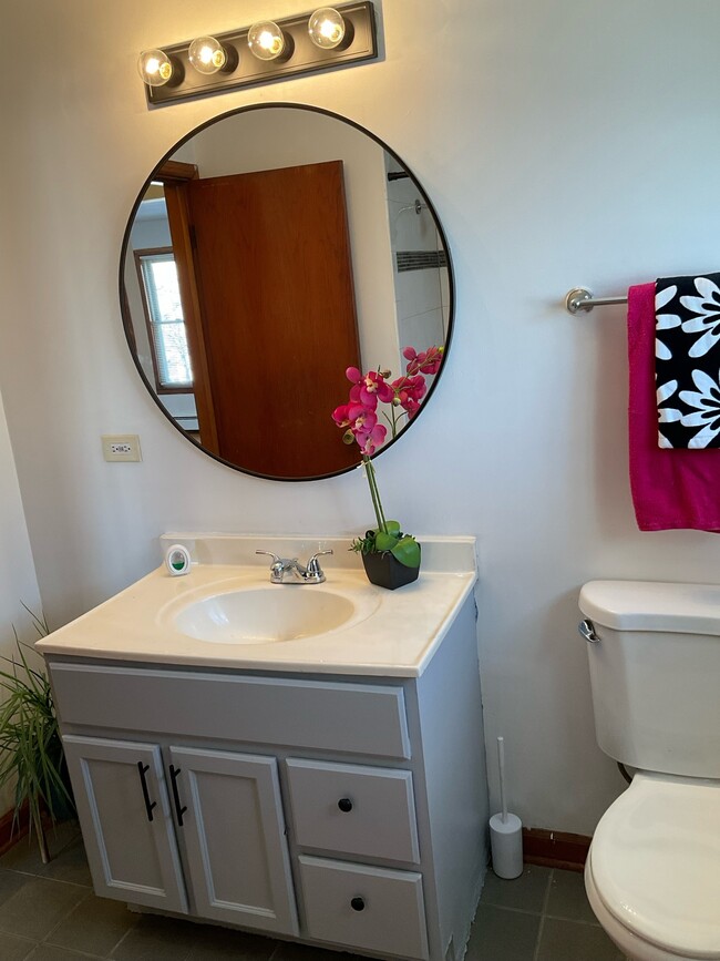 Photo - 2325 W Marquette rd Unit 2