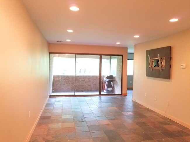 Photo - Extremely Well Maintained Second Level Condo Available mid-March! Unit 27