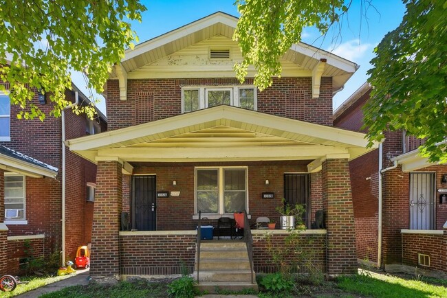 Building Photo - 3332 Aubert Ave