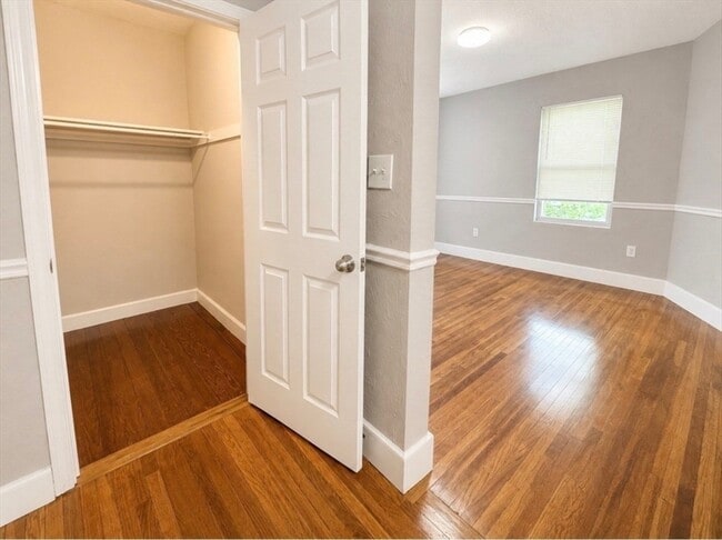 Building Photo - 32 Callender St Unit 3