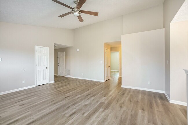Photo - 823 Pine Lake Dr