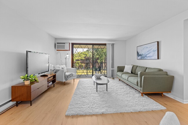 Large Living Room Facing the Courtyard - Pinecrest Apartments