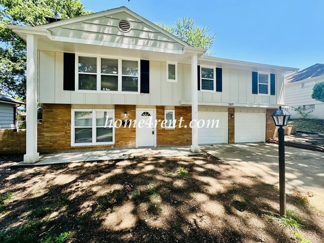 Photo - Updated Raytown Ranch w/ Wood Floors, SS Appliances, Finished Basement and a Fenced Yard!
