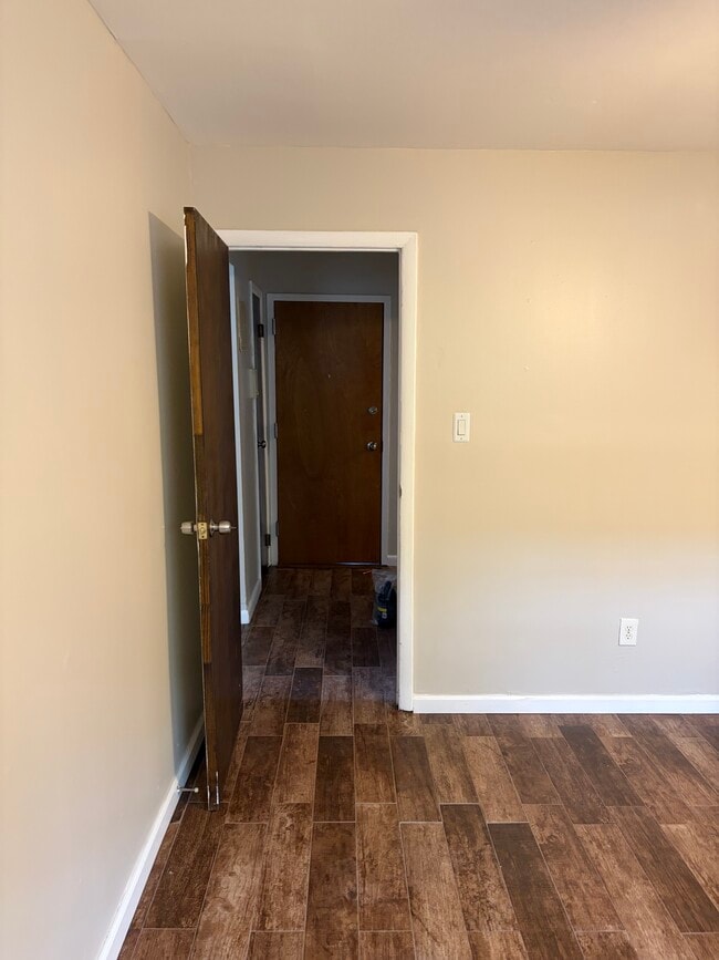 Dormitorio y pasillo