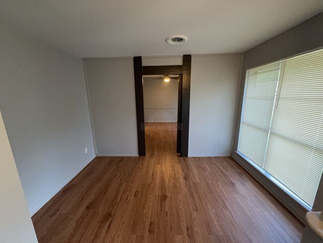 Photo - 1300 Grandon Dr