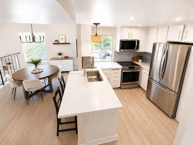 Cocina y comedor - 8775 Gilman Dr Unidad D