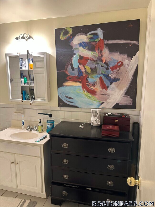 Photo - 51 Queensberry St Unit B