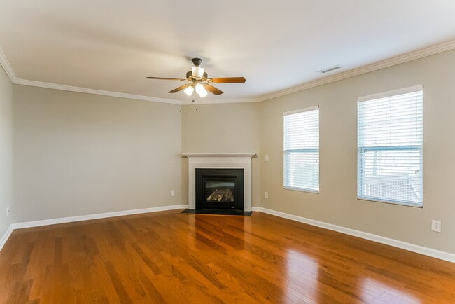 Photo - 167 Woodcreek Ln