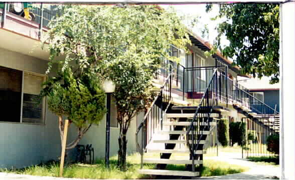 Photo - Villa Pines Apartments
