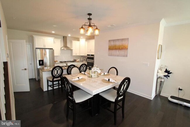 Photo - 43197 Mongold Square