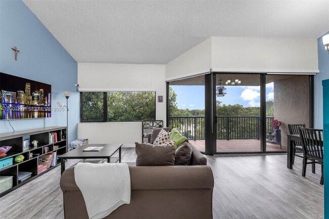 Photo - 6701 SW 116th Ct Unidad 406