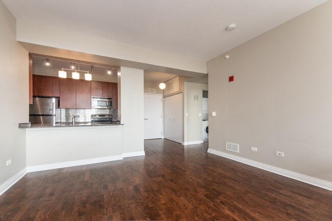 Photo - 565 W Quincy St Unit 1808