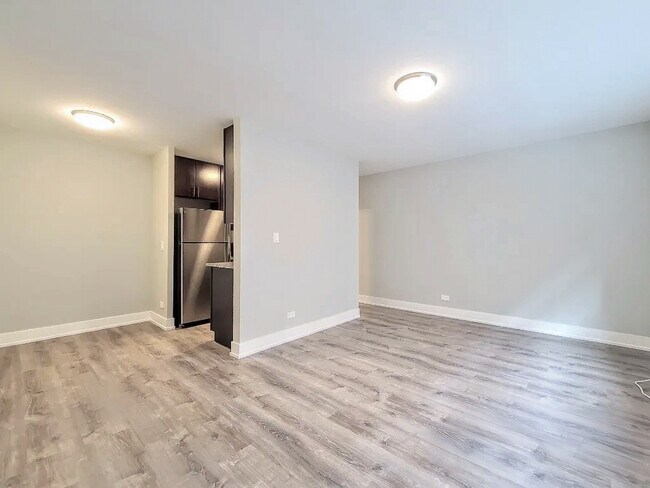 Photo - 525 W Surf St